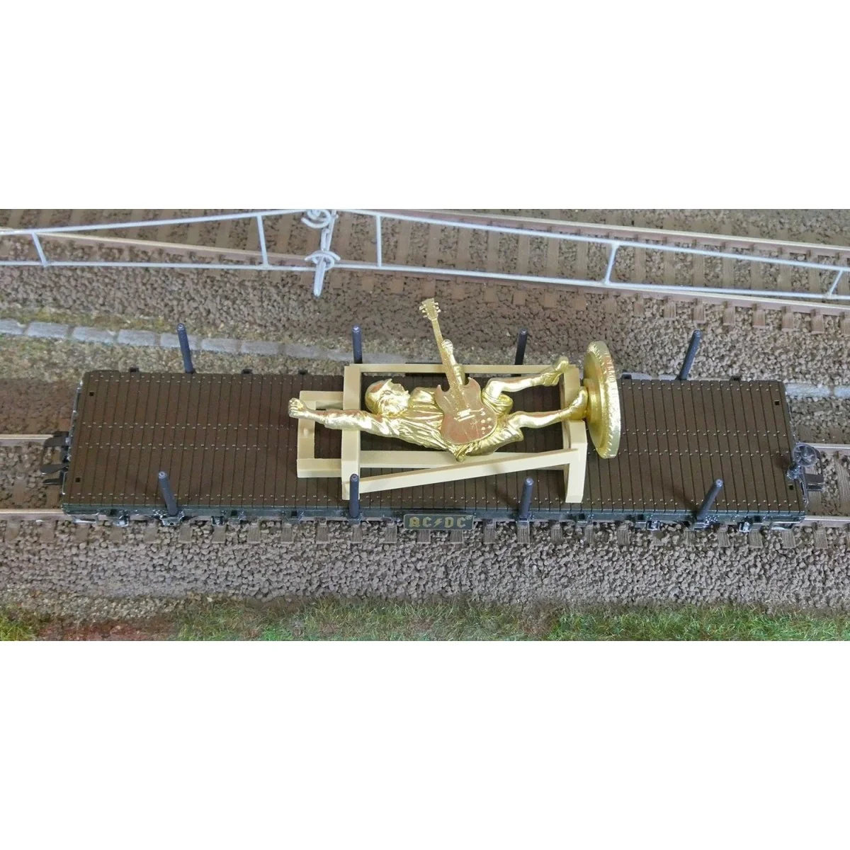 Marklin 48837 Stiff Upper Lip Flat Wagon, AC/DC - Marklin_48837