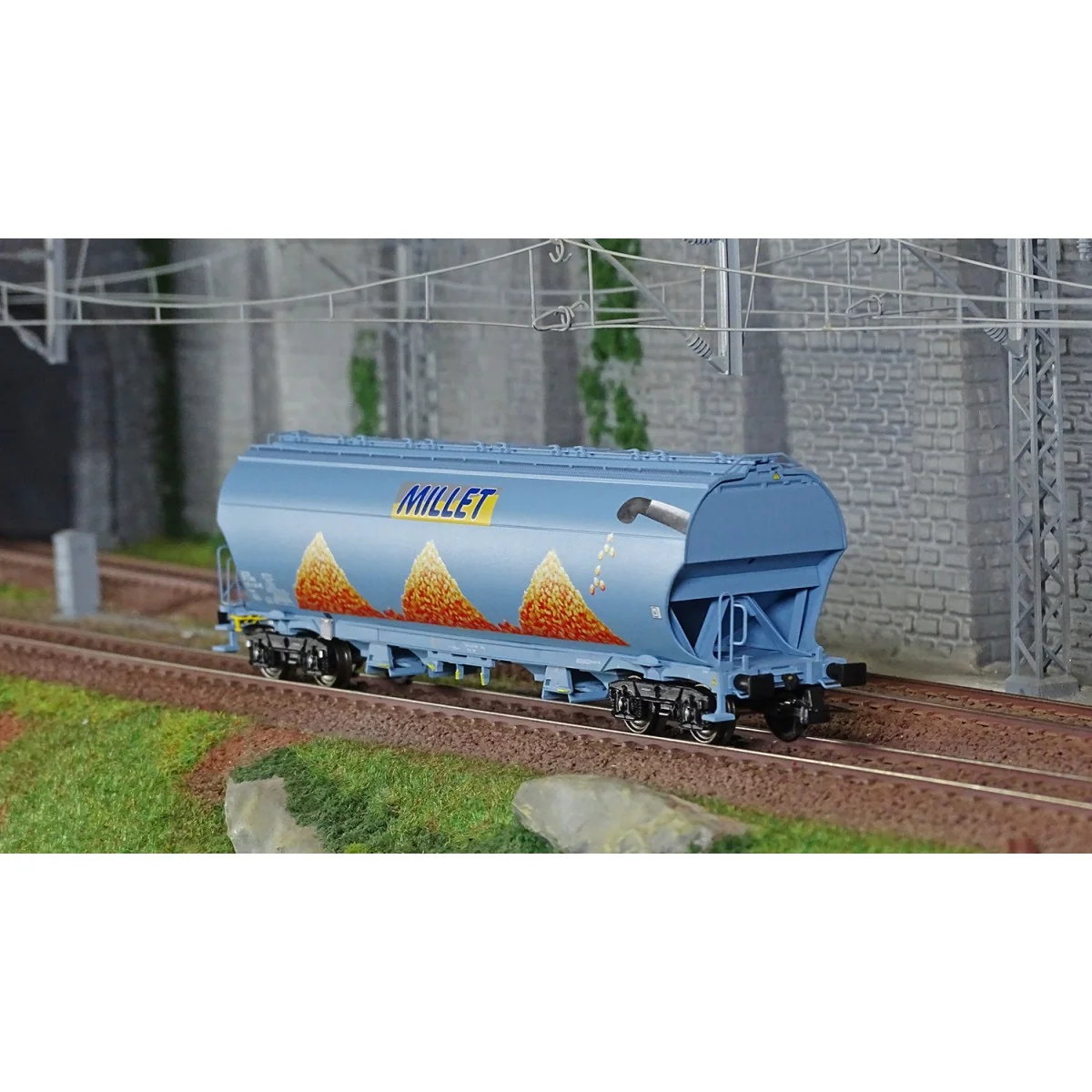 LS Models 30589 Tagnpps hopper wagons, light blue, new Millet logo ...
