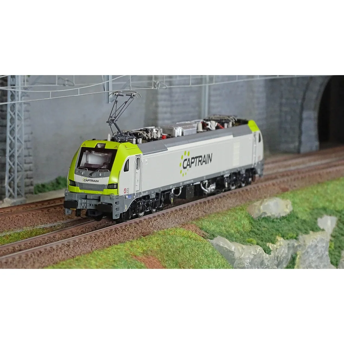 SudExpress S0060010 Euro6000 6001-8 electric locomotive, Captrain F...