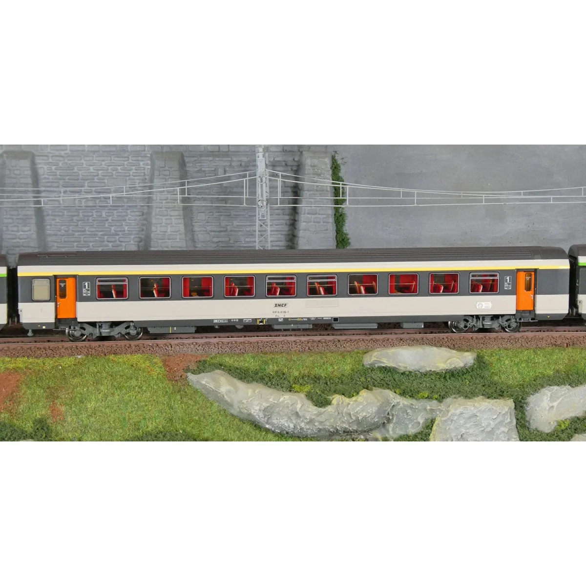 LS Models 41998 Set of 3 Corail VTU coaches, SNCF, Le Montaigne, B5...
