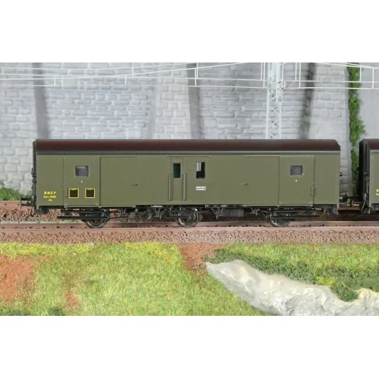 MW_102-Models World 102 Set of 2 three-axle baggage cars, PLM, Dqd2m, Green 306, ep.IIIb, end-of-train lights