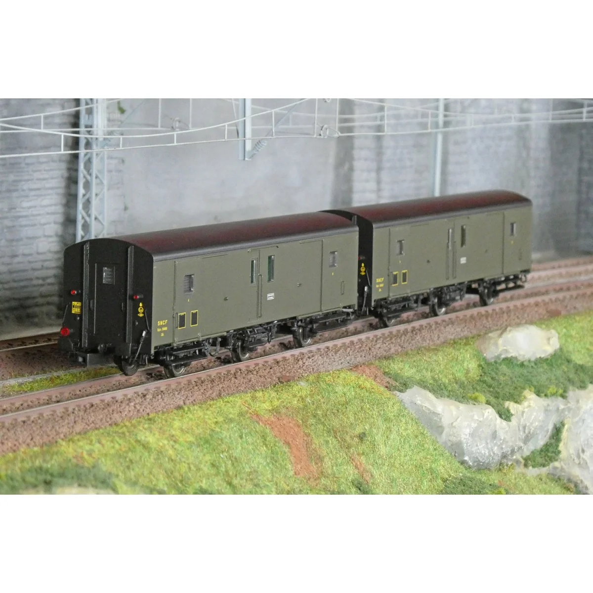 Models World 104 Set de 2 Wagons fourgons 3 essieux, PLM, Dqd2m, Vert 306, ep.IIIc-d, feux fin de convoi Models World MW_104 - 1