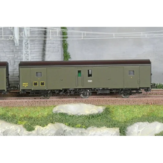 MW_104-Models World 104 Set of 2 3-axle baggage cars, PLM, Dqd2m, Green 306, ep.IIIc-d , end-of-train lights