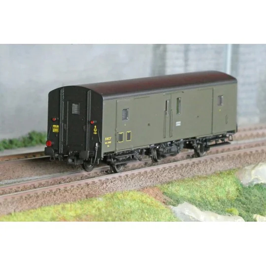 Models World 103 Wagon fourgon 3 essieux, PLM, Dqd2m, Vert 306, ep.IIIc-d, feux fin de convoi Models World MW_103 - 1 MW_103-Models World 103 Wagon fourgon 3 essieux, PLM, Dqd2m, Vert 306, ep.IIIc-d, feux fin de convoi