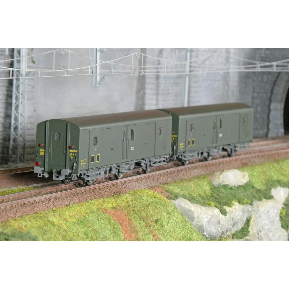 Models World 106 Set of 2 three-axle baggage cars, PLM, Dd2, Green ...
