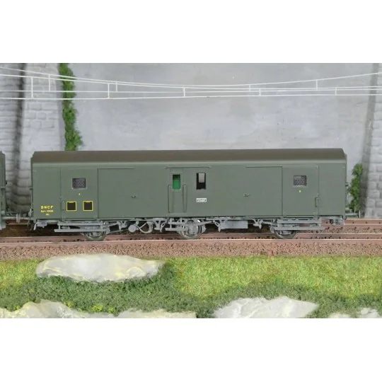 MW_106-Models World 106 Set of 2 three-axle baggage cars, PLM, Dd2, Green 301, ep.IIIc-d , end-of-train lights