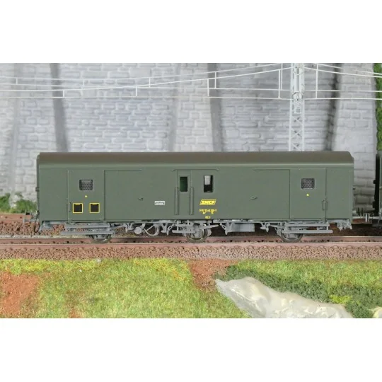 MW_108-Models World 108 Set of 2 three-axle baggage cars, PLM, Dd2, Green 301, yellow SNCF logo, ep.IVa, end-of-train lights