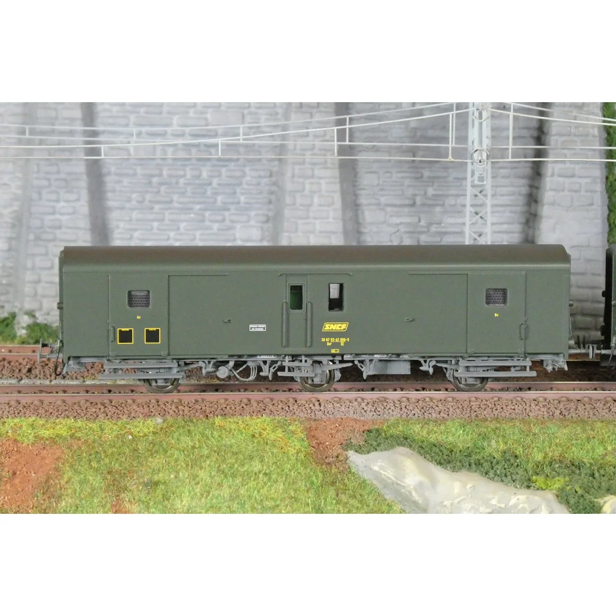 Models World 108 Set of 2 three-axle baggage cars, PLM, Dd2, Green ...