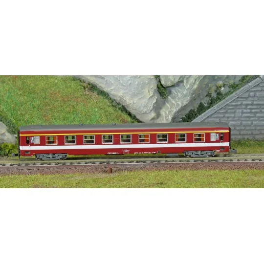 NW-331-REE Modeles NW331 Voiture voyageurs UIC, SNCF, A9 Rouge, logo Corail, bande de classe jaune, ep.IV, N - 1/160