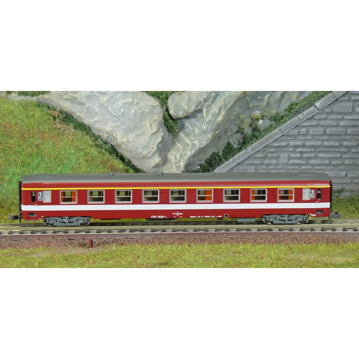 REE Modeles NW332 UIC passenger car, SNCF, A9 Red, Corail logo, yel...