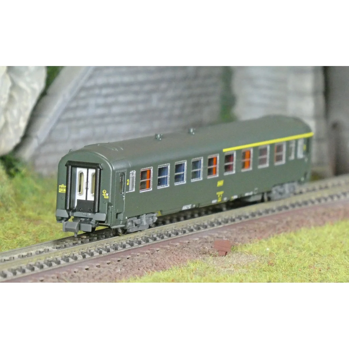 REE Modeles NW257 Voiture voyageurs UIC, SNCF, A4B5 Verte, logo jaune encadré, ep.IV, N- 1/160 Ree Modeles NW-257 - 1