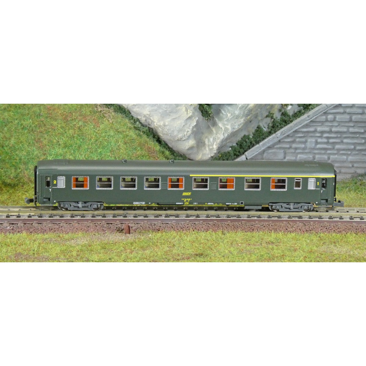 REE Modeles NW257 Voiture voyageurs UIC, SNCF, A4B5 Verte, logo jaune encadré, ep.IV, N- 1/160 Ree Modeles NW-257 - 2