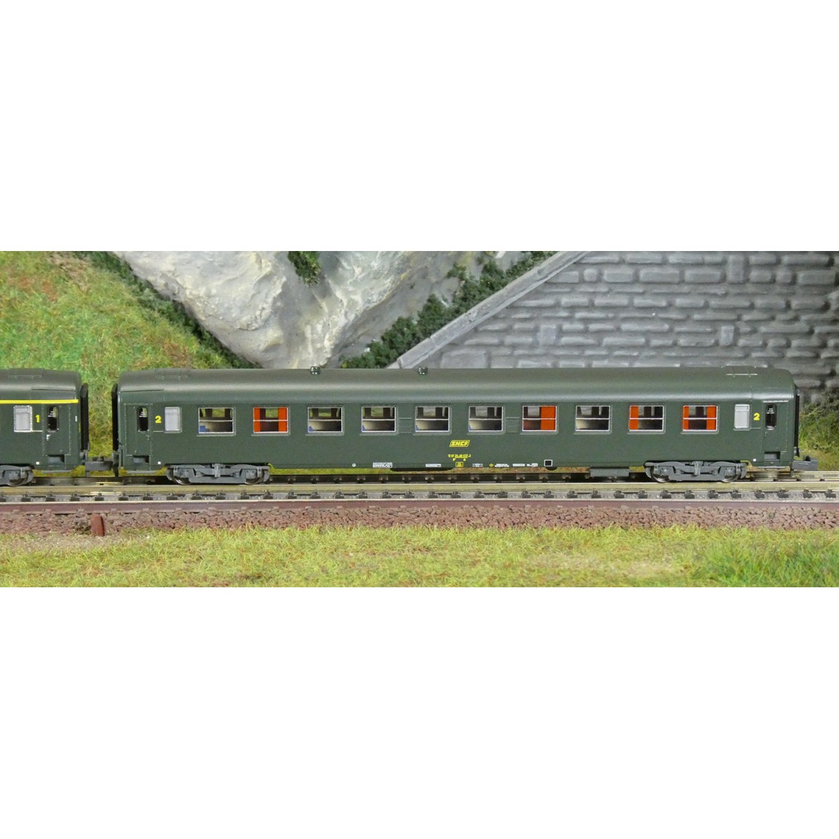 REE Modeles NW258 Set de 2 voitures voyageurs UIC, SNCF, A4B5 et B10 Vertes, logo jaune encadré, ep.IV, N- 1/160 Ree Modeles NW-