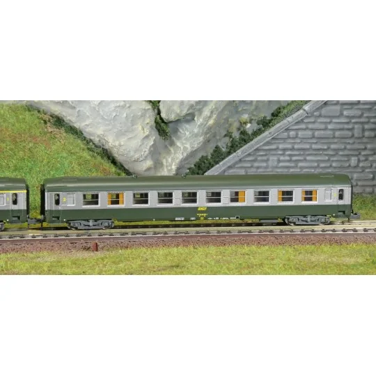 NW-260-REE Modeles NW260 Set of 2 UIC, SNCF passenger cars, A4B5 and B10 Green/Aluminum, yellow framed logo, ep.IV, N- 1/160