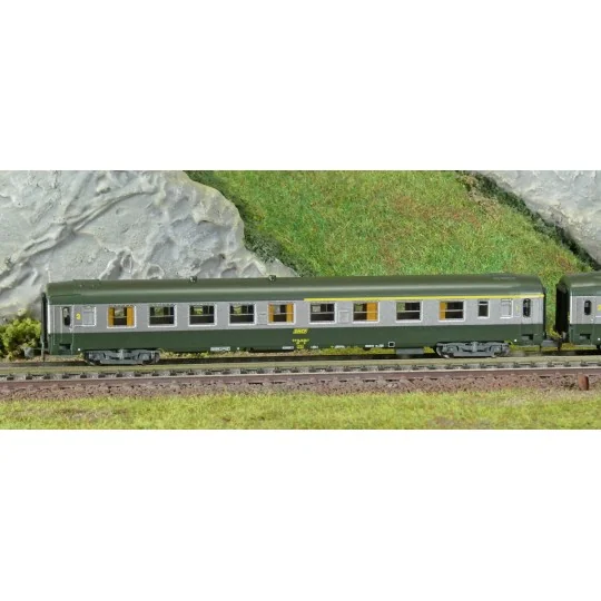 NW-261-REE Modeles NW261 Set de 2 voitures voyageurs UIC, SNCF, A4B5 et B5D Verte/Alu, logo jaune encadré, ep.IV, N- 1/160