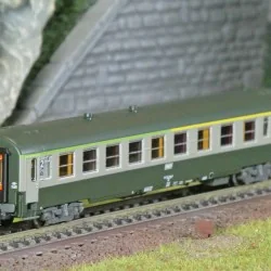 REE Modeles NW262 Voiture voyageurs UIC, SNCF, A4B5 Verte/Gris béton, logo blanc encadré, ep.V, N- 1/160 Ree Modeles NW-262 - 1