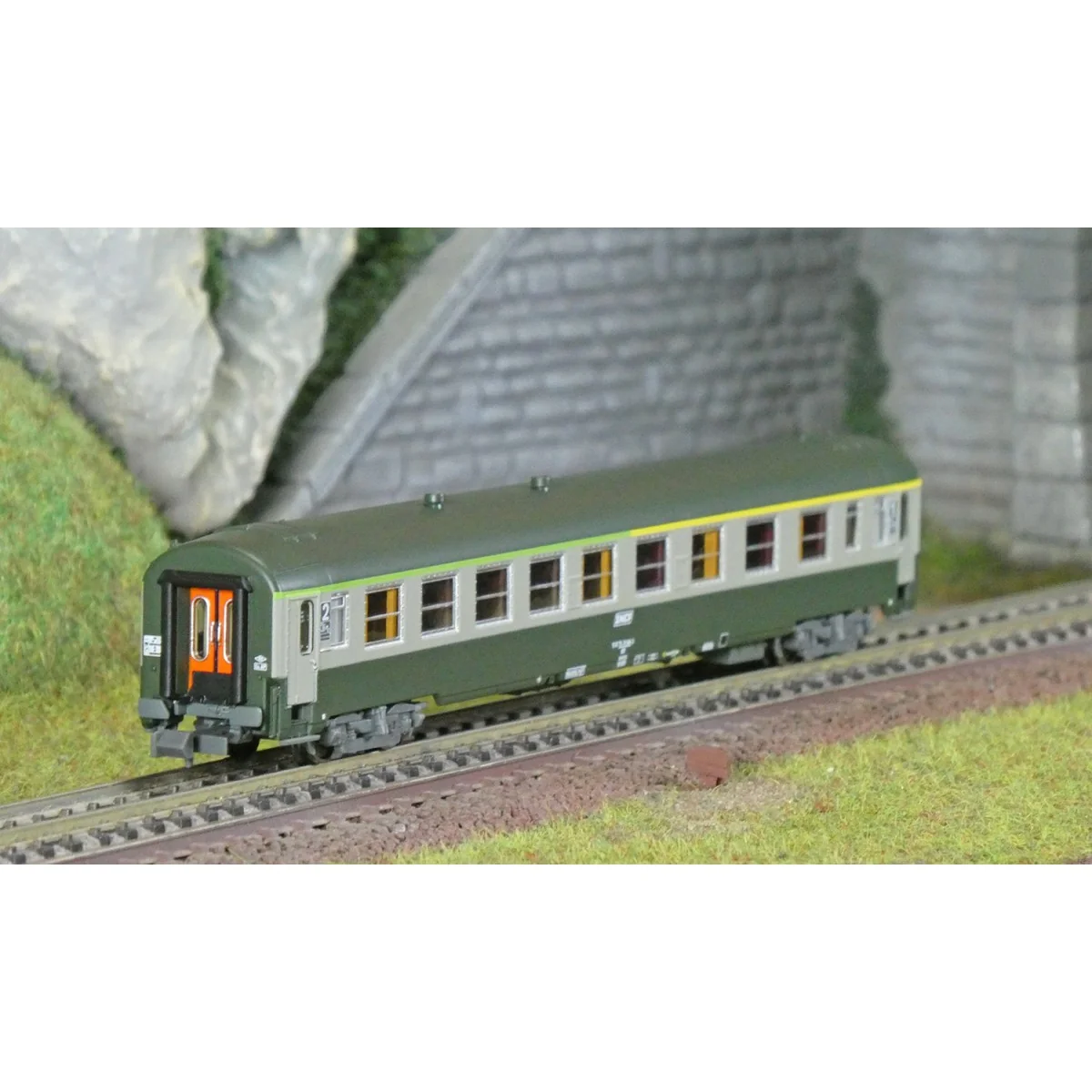 REE Modeles NW262 UIC passenger car, SNCF, A4B5 Green/Concrete Grey...