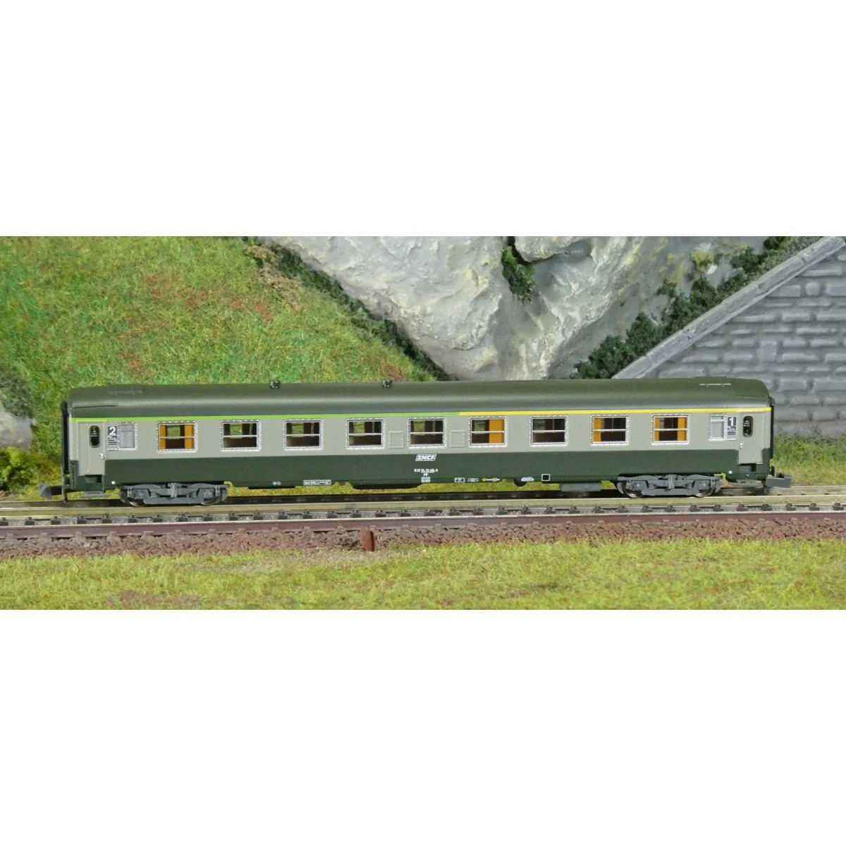 REE Modeles NW264 Voiture voyageurs UIC, SNCF, A4B5 ex-A9 Verte/Gris béton, logo blanc encadré, ep.V, N- 1/160 Ree Modeles NW-26