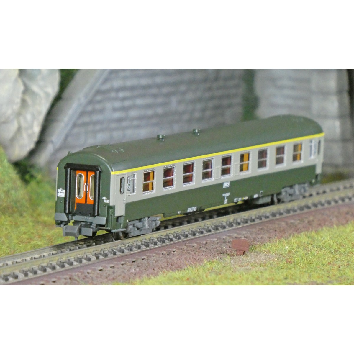 REE Modeles NW265 Voiture voyageurs UIC, SNCF, A9 Verte/Gris béton, logo blanc encadré, ep.V, N- 1/160 Ree Modeles NW-265 - 1