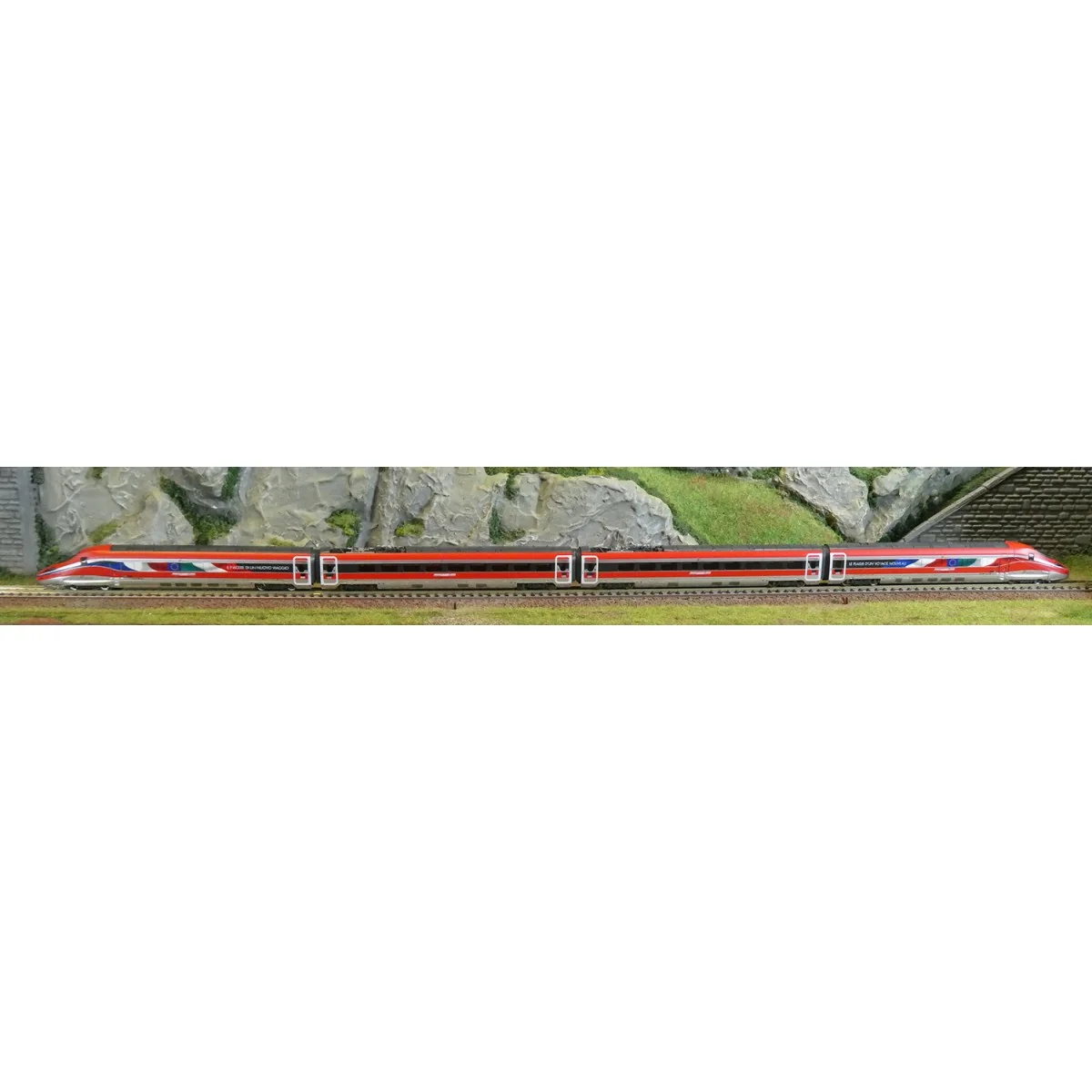 Arnold HN2621S Autorail TGV 4 éléments Frecciarossa 1000, FS, sonore, N 1/160 Arnold HN2621S - 6 Arnold HN2621S Autorail TGV 4 éléments Frecciarossa 1000, FS, sonore, N 1/160 Arnold HN2621S - 6