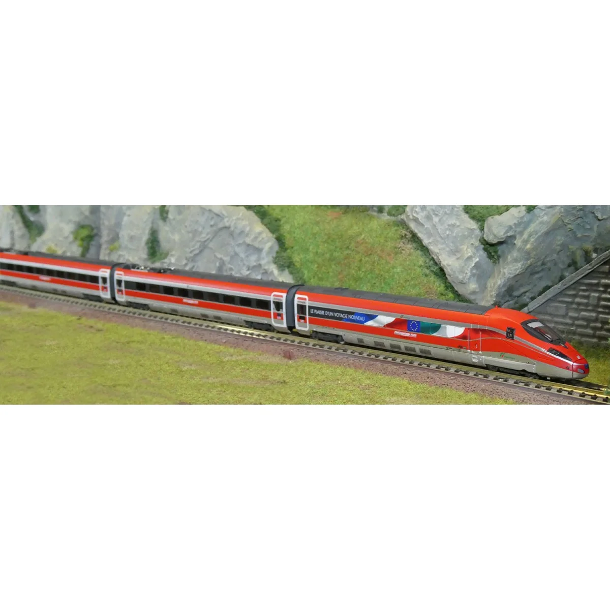 Arnold HN2621S Autorail TGV 4 éléments Frecciarossa 1000, FS, sonore, N 1/160 Arnold HN2621S - 7 Arnold HN2621S Autorail TGV 4 éléments Frecciarossa 1000, FS, sonore, N 1/160 Arnold HN2621S - 7