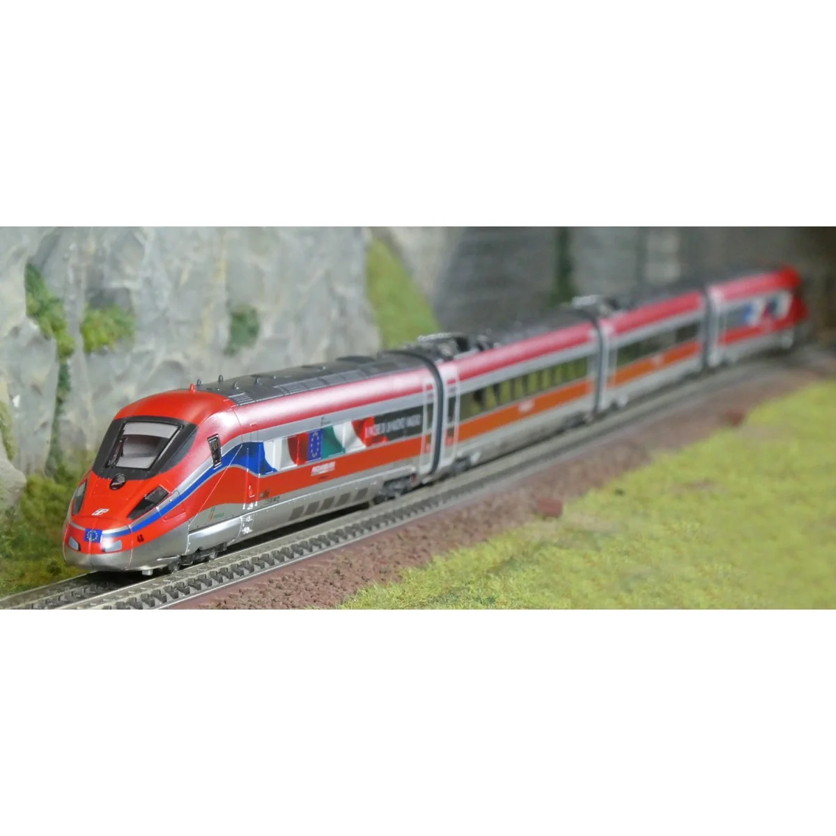 Arnold HN2621 TGV railcar 4 elements Frecciarossa 1000, FS, N 1/160...