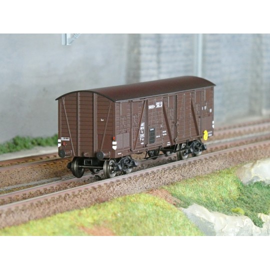 WB-908-Ree Models WB908 Covered Wagon for Fruits and Vegetables, 4 Doors, SNCF, Era III