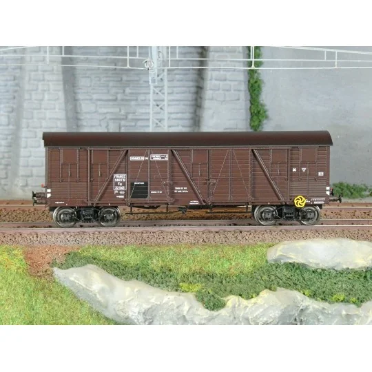 WB-908-Ree Models WB908 Covered Wagon for Fruits and Vegetables, 4 Doors, SNCF, Era III