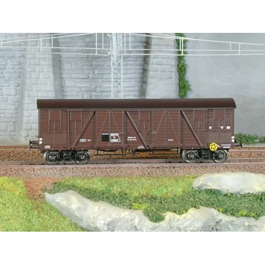 WB-909-Ree Modeles WB909 Wagon TP Couvert pour Primeurs, 4 portes, SNCF, ep.III