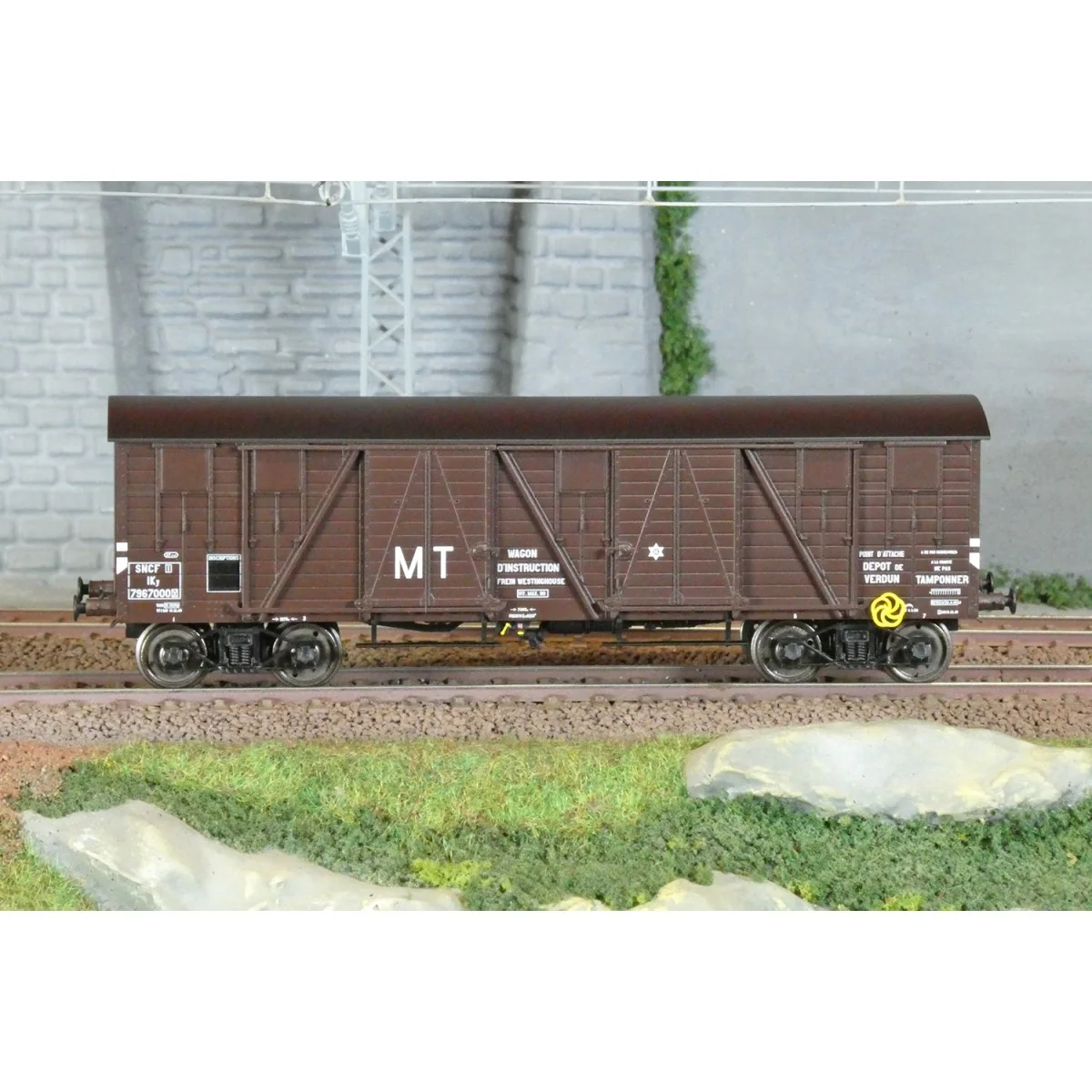Ree Modeles WB911 Covered TP Wagon, 4 doors, MT, SNCF, ep.III Ree Modeles WB911 Covered TP Wagon, 4 doors, MT, SNCF, ep.III
