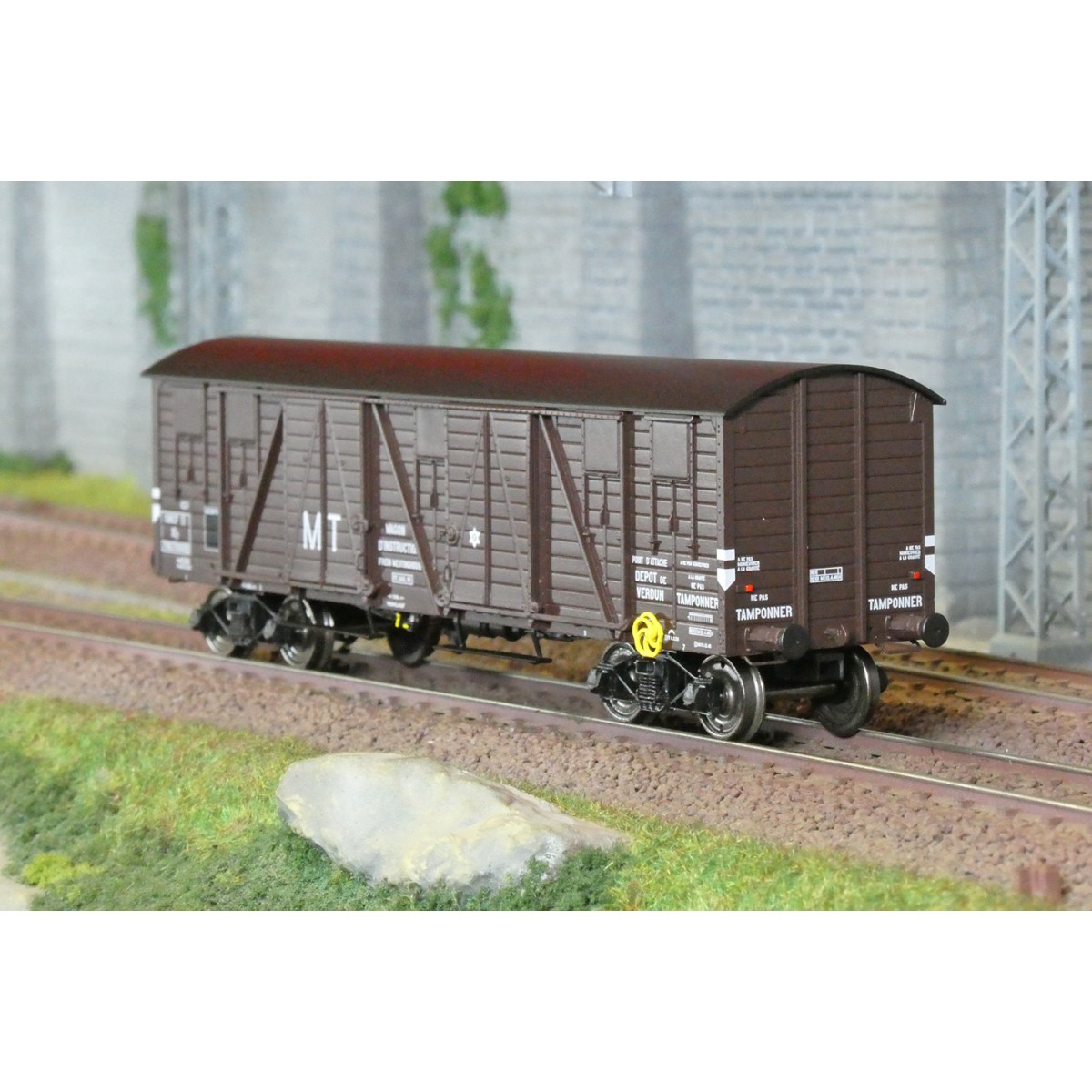 Ree Modeles WB911 Covered TP Wagon, 4 doors, MT, SNCF, ep.III - WB-911