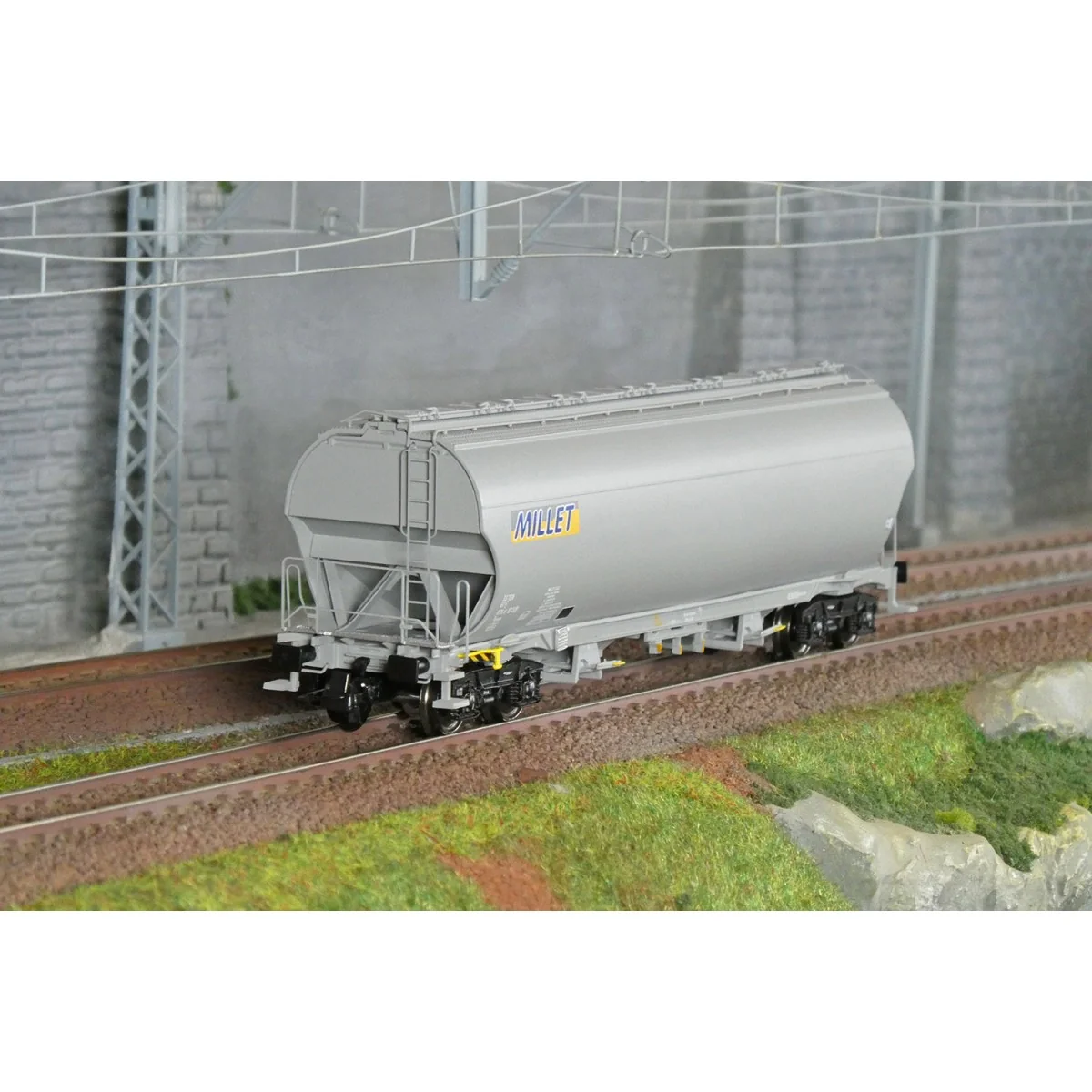 Ls Models 30594 Tagnpps hopper wagons, grey, Millet Ls Models 30594 Tagnpps hopper wagons, grey, Millet