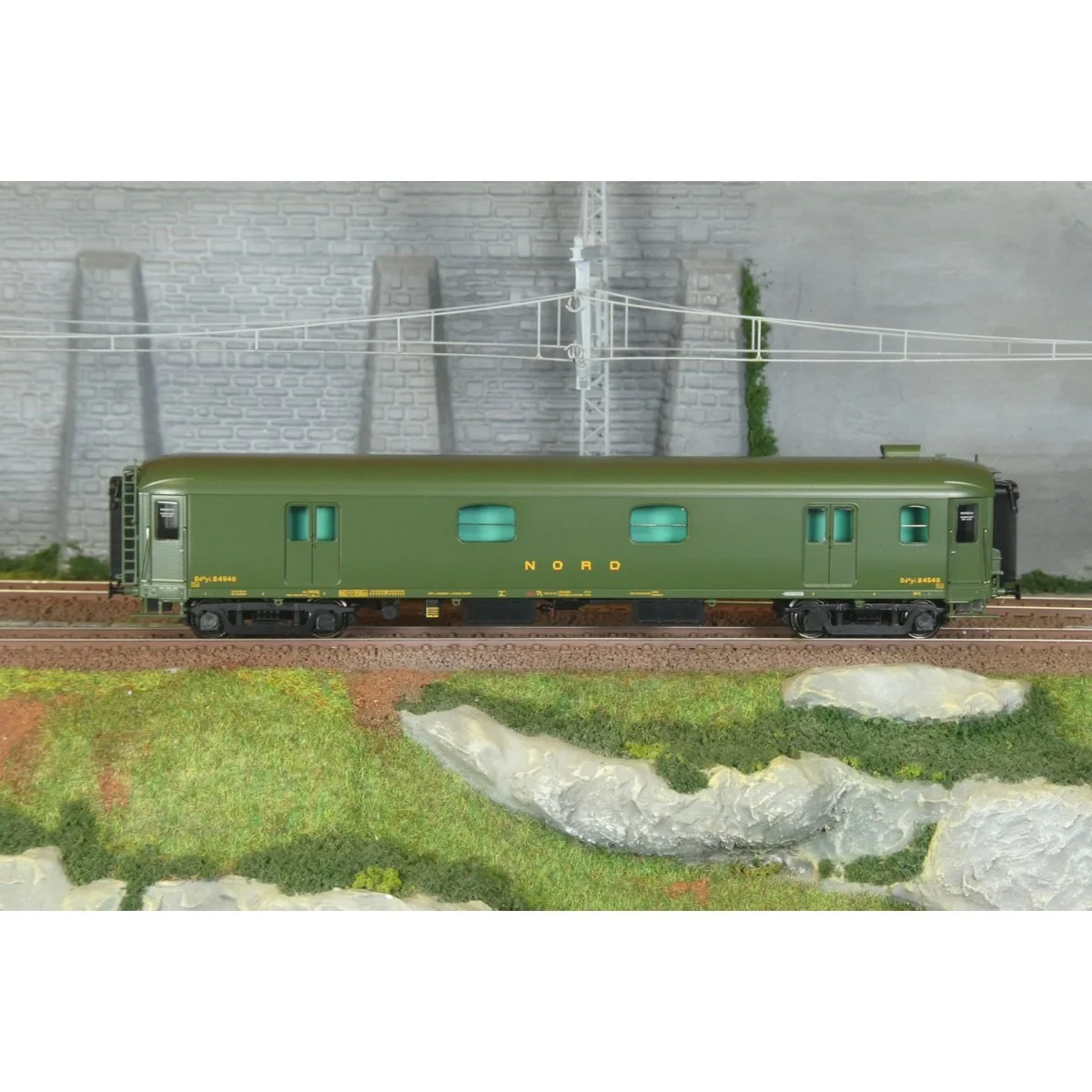 Ls Models 31204 Van Dd4yi, NORTH, 130km/h, green, black chassis, gr...