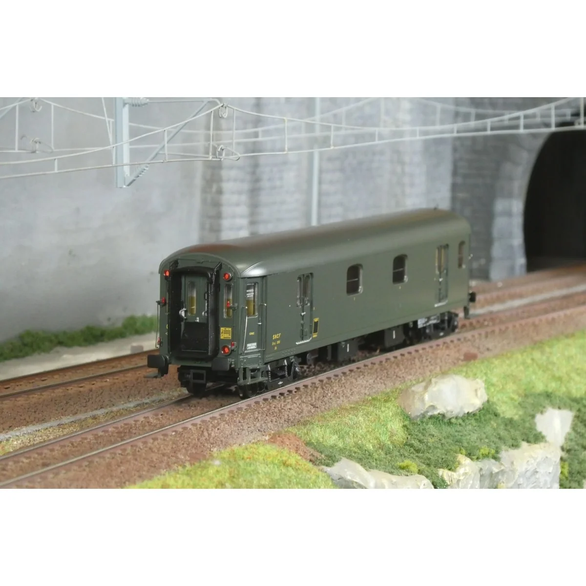 LS Models 31205 Dd4myi Van, SNCF, 130km/h, green, black chassis, bl...