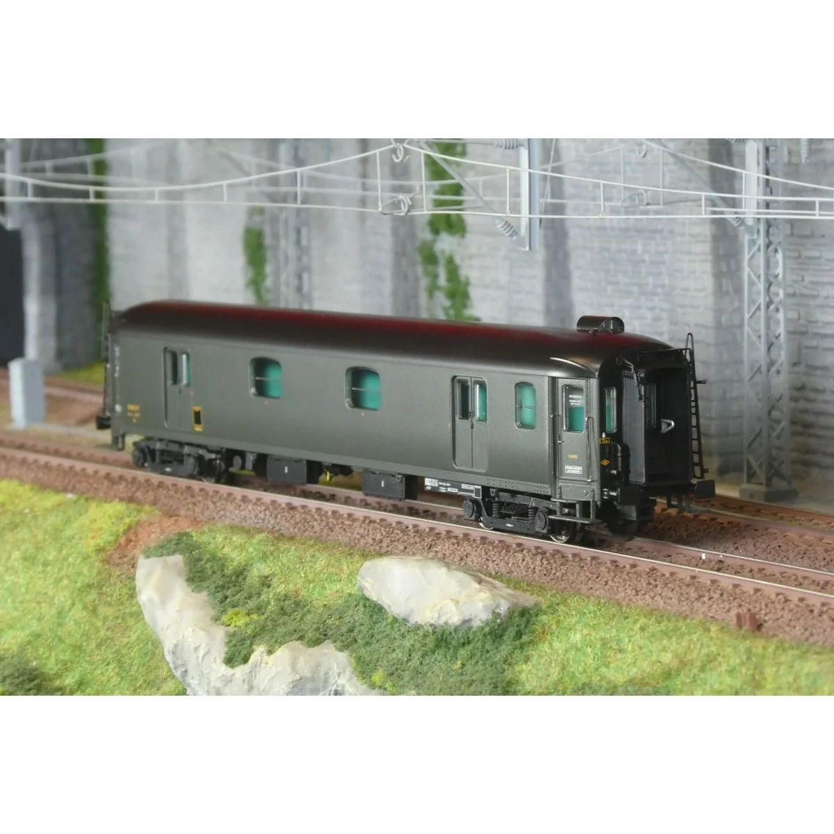 LS Models 31206 Dd4myi Van, SNCF, 140km/h, green, black chassis, gr...
