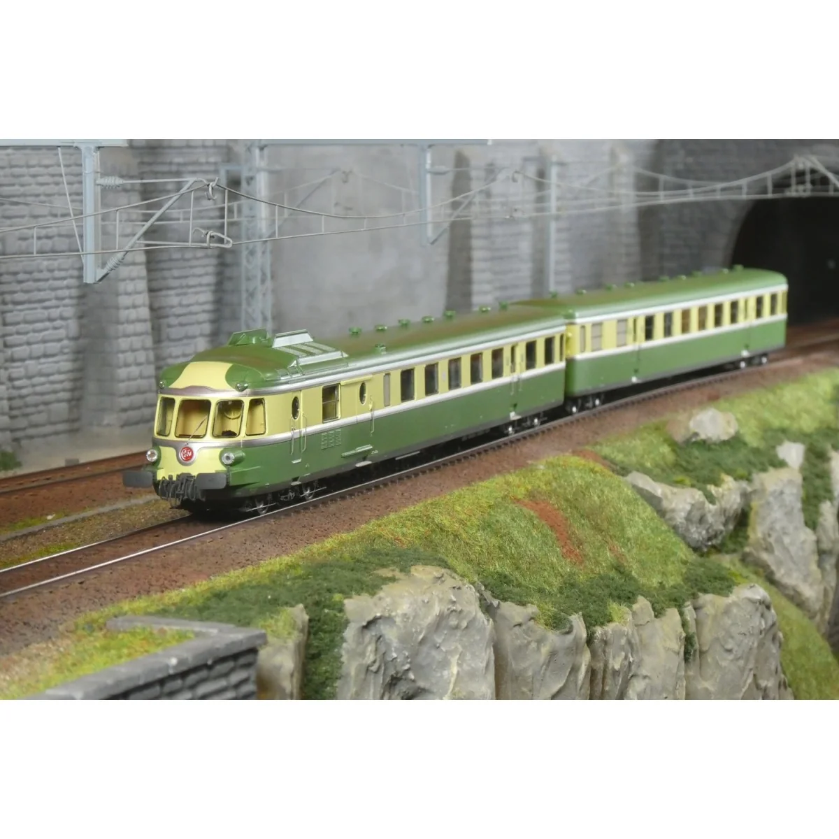 Ree Modeles MB260 Autorail RGP 1 X 2737, vert, sans cuisine, SNCF, BATIGNOLLES Ree Modeles MB-260 - 1