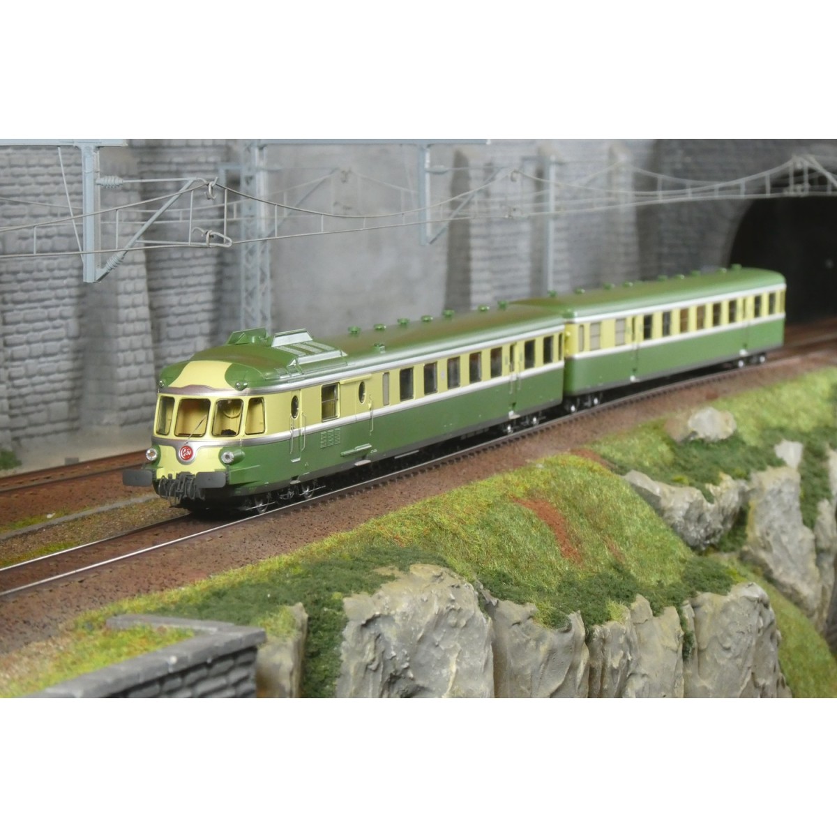 Ree Modeles MB260 RGP 1 X 2737 Railcar, green, without kitchen, SNC...