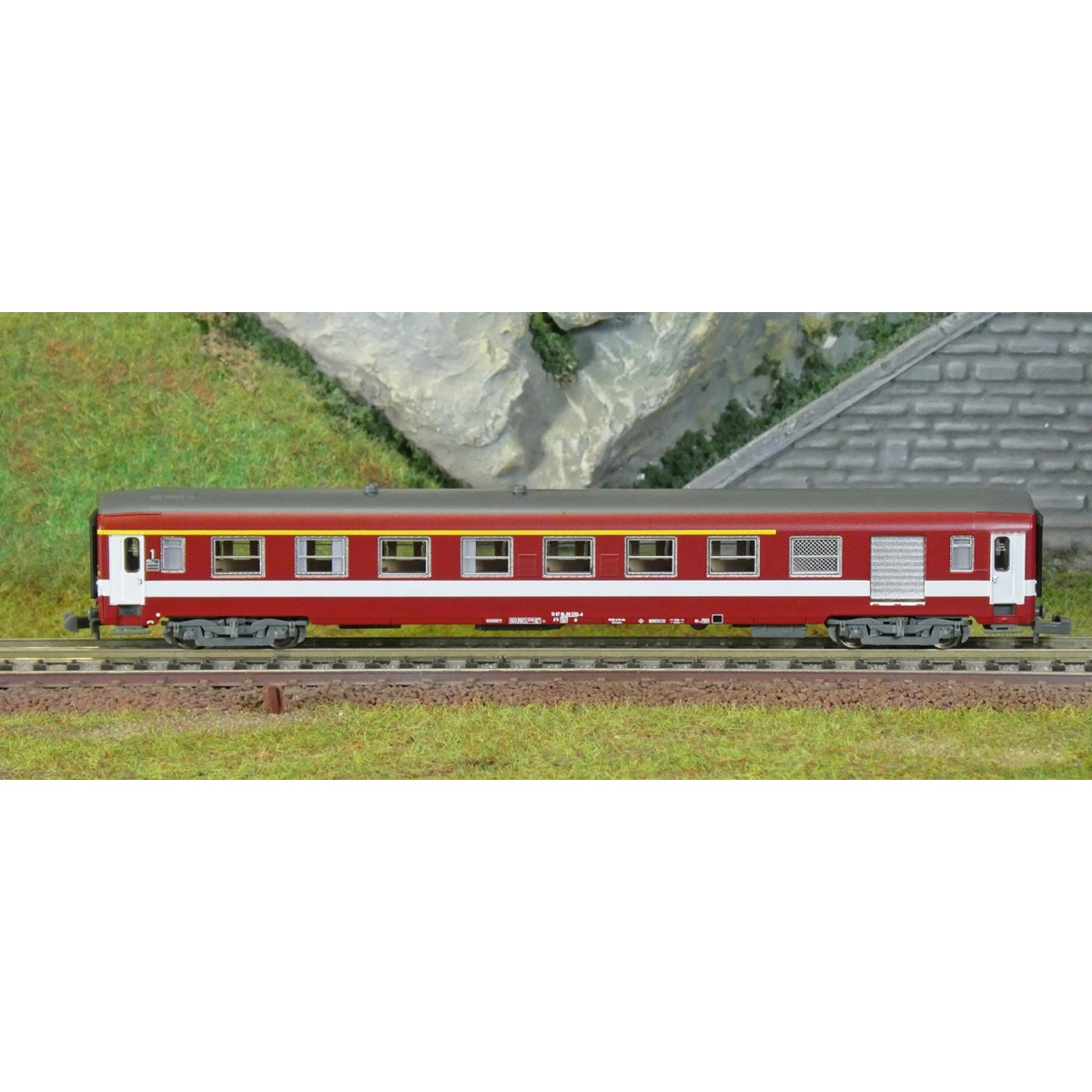 REE Modeles NW342 Voiture voyageurs UIC, A7D ex-Capitole, bande jaune et cartouche Corail, ep.IV, N - 1/160 Ree Modeles NW-342 -