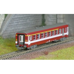 REE Modeles NW342 UIC passenger car, A7D ex-Capitole, yellow stripe...