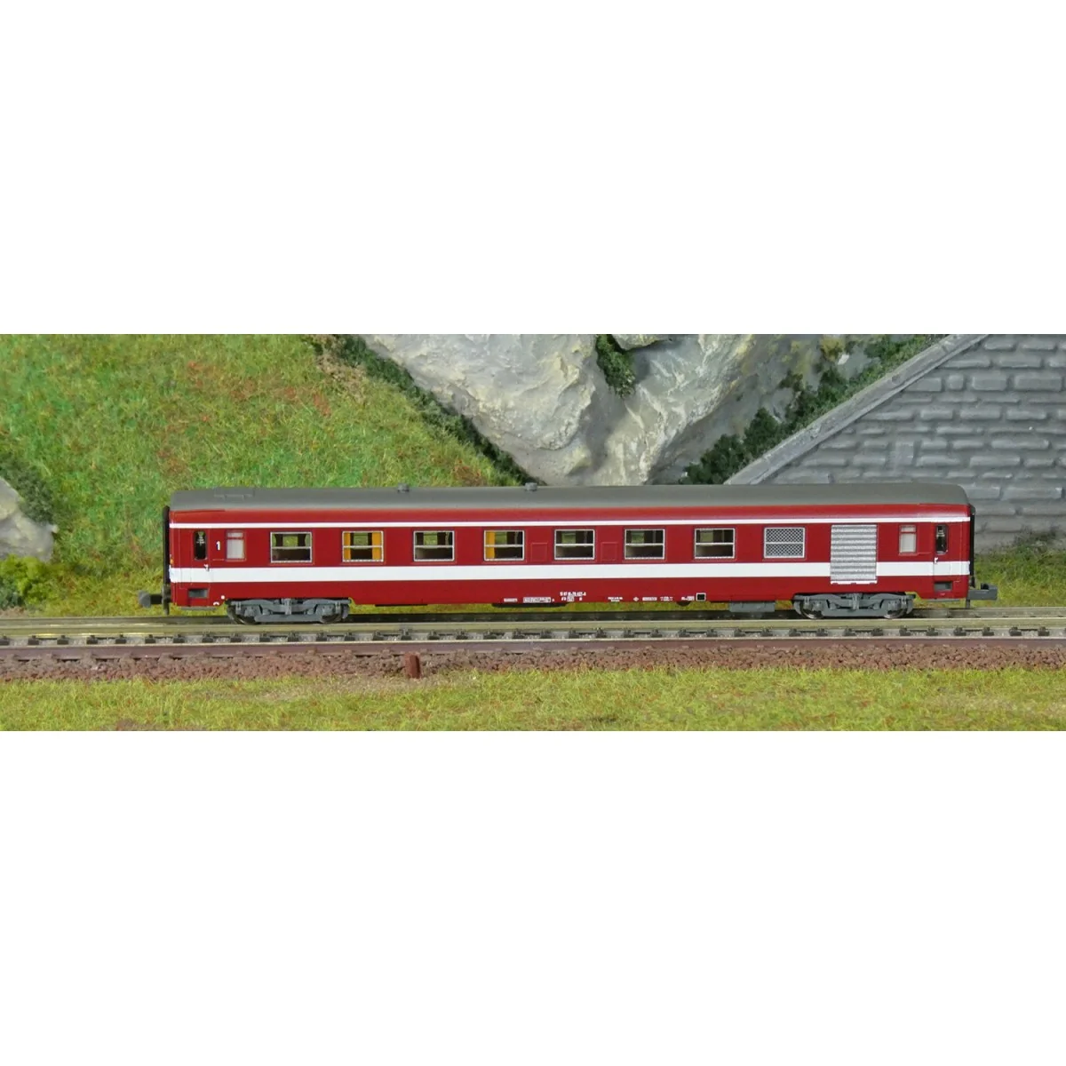 REE Modeles NW343 Voiture voyageurs UIC, A7D ex-Capitole, bande blanche et cartouche Corail, ep.IV, N - 1/160 Ree Modeles NW-343