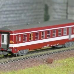 REE Modeles NW343 Voiture voyageurs UIC, A7D ex-Capitole, bande blanche et cartouche Corail, ep.IV, N - 1/160 Ree Modeles NW-343