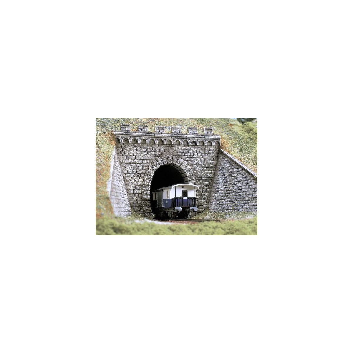 Busch 7022 Tunnel entrance, one lane with retaining wall - Busch_7022