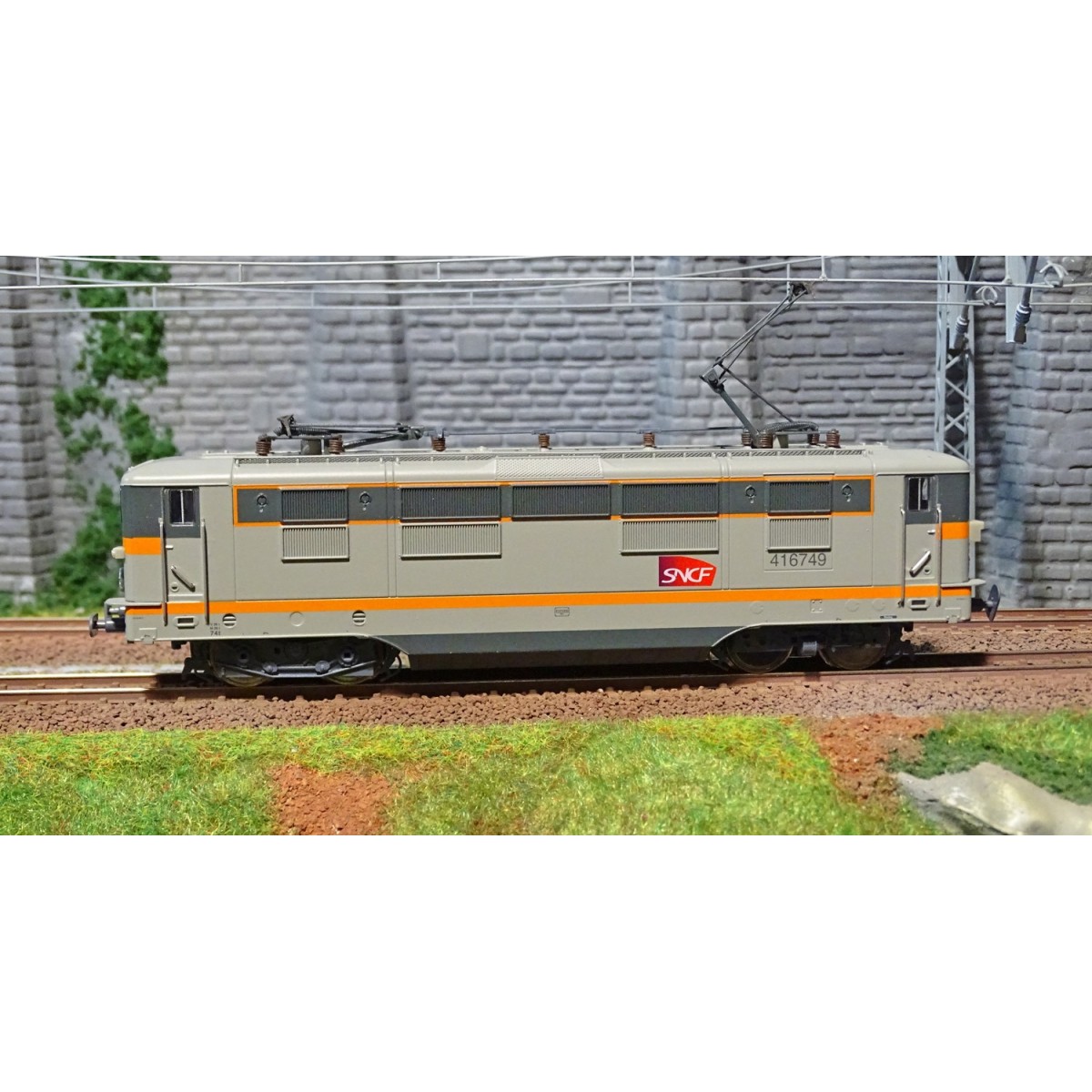 ViTrains 2723 SNCF BB 16500 electric locomotive, Concrete livery, C...
