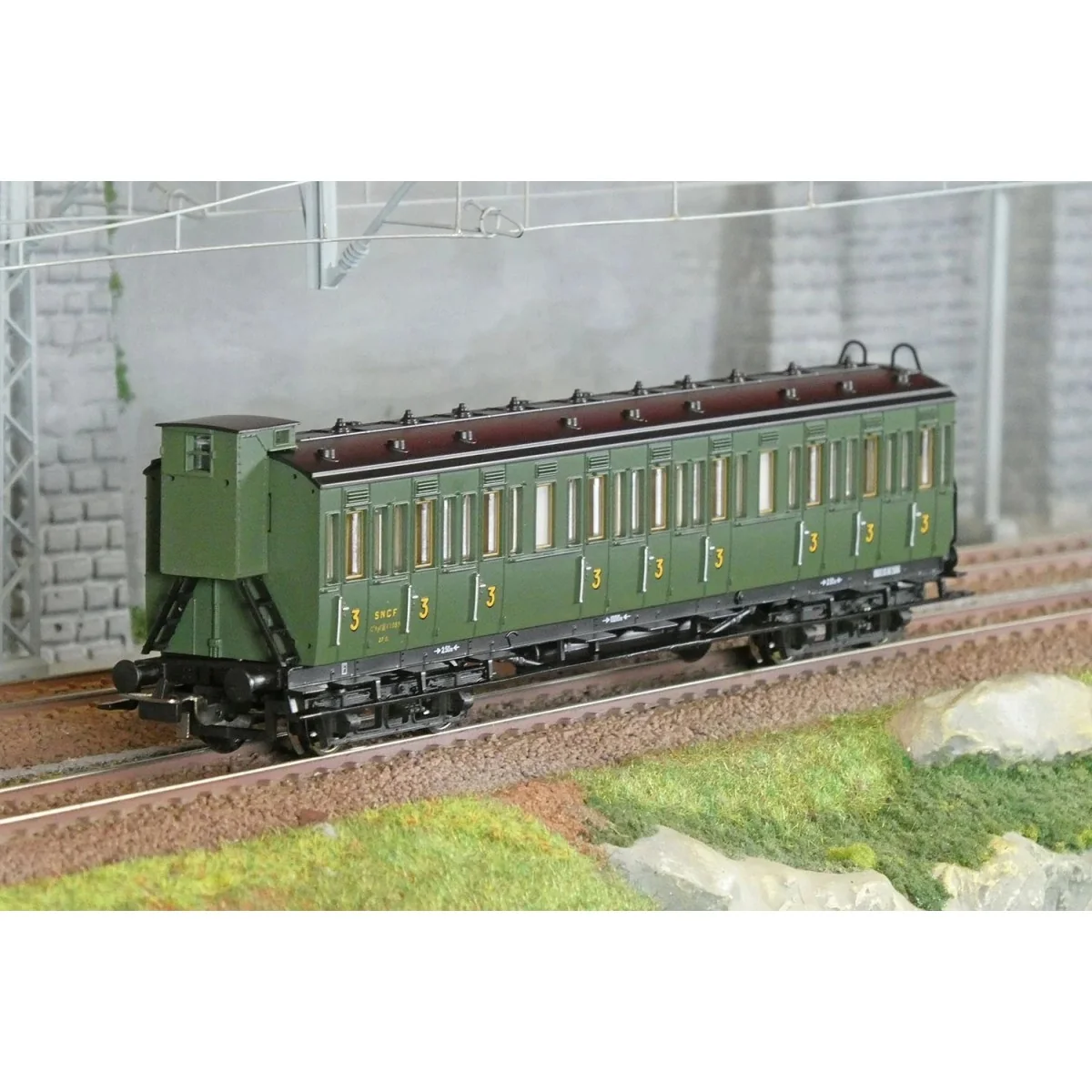 Piko 53337 Third-class compartment passenger car with guardhouse - ...