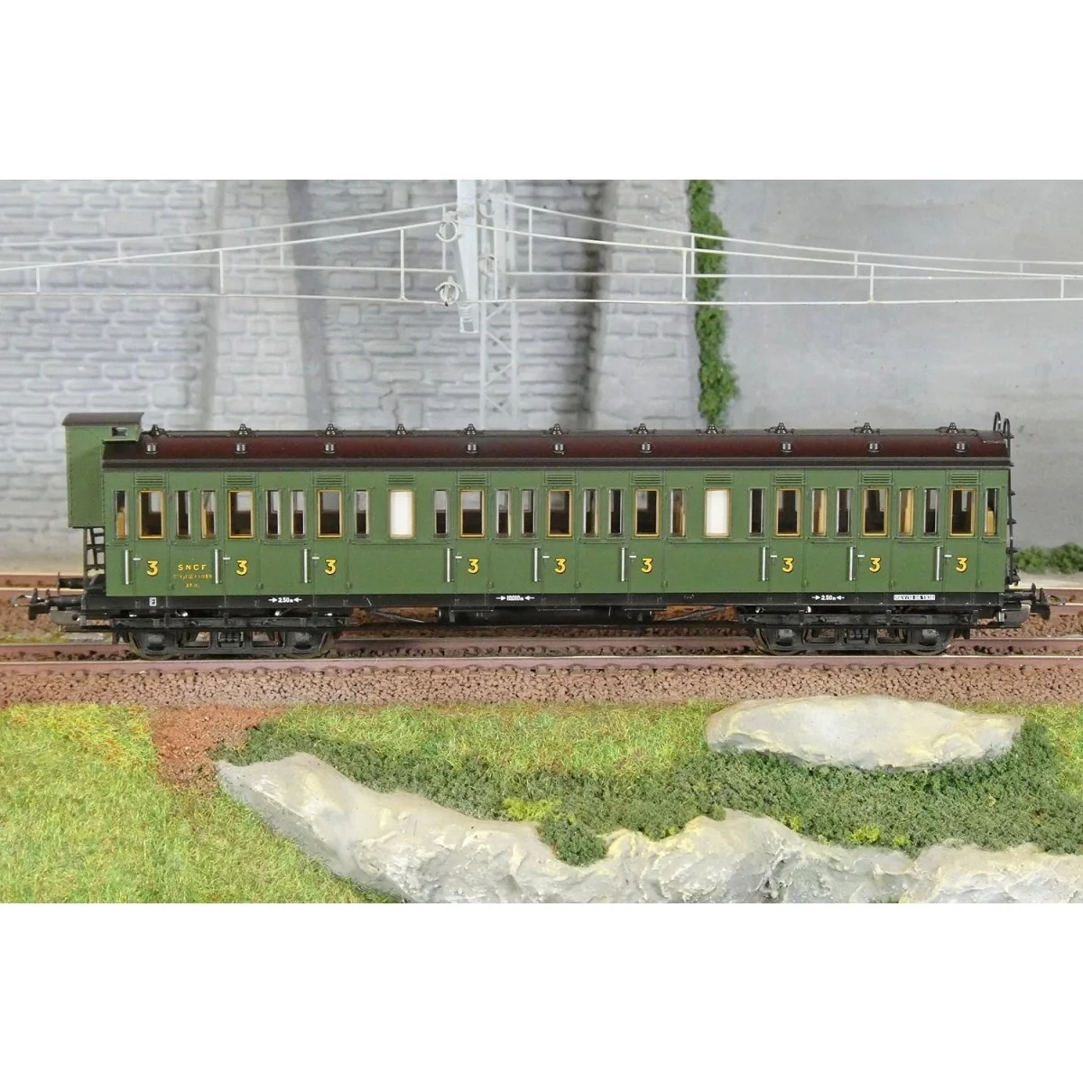 Piko 53337 Third-class compartment passenger car with guardhouse - ...