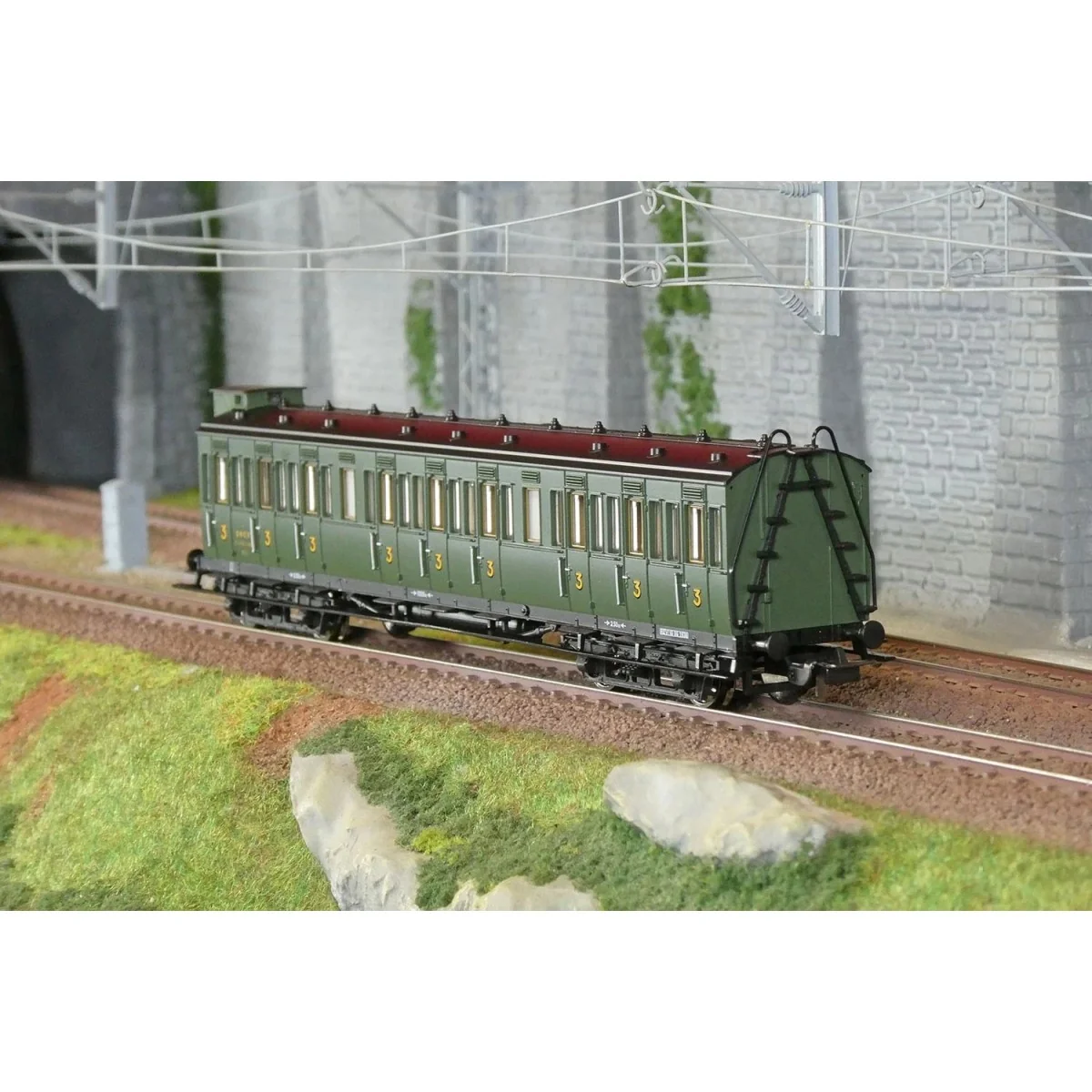 Piko 53337 Third-class compartment passenger car with guardhouse - ...
