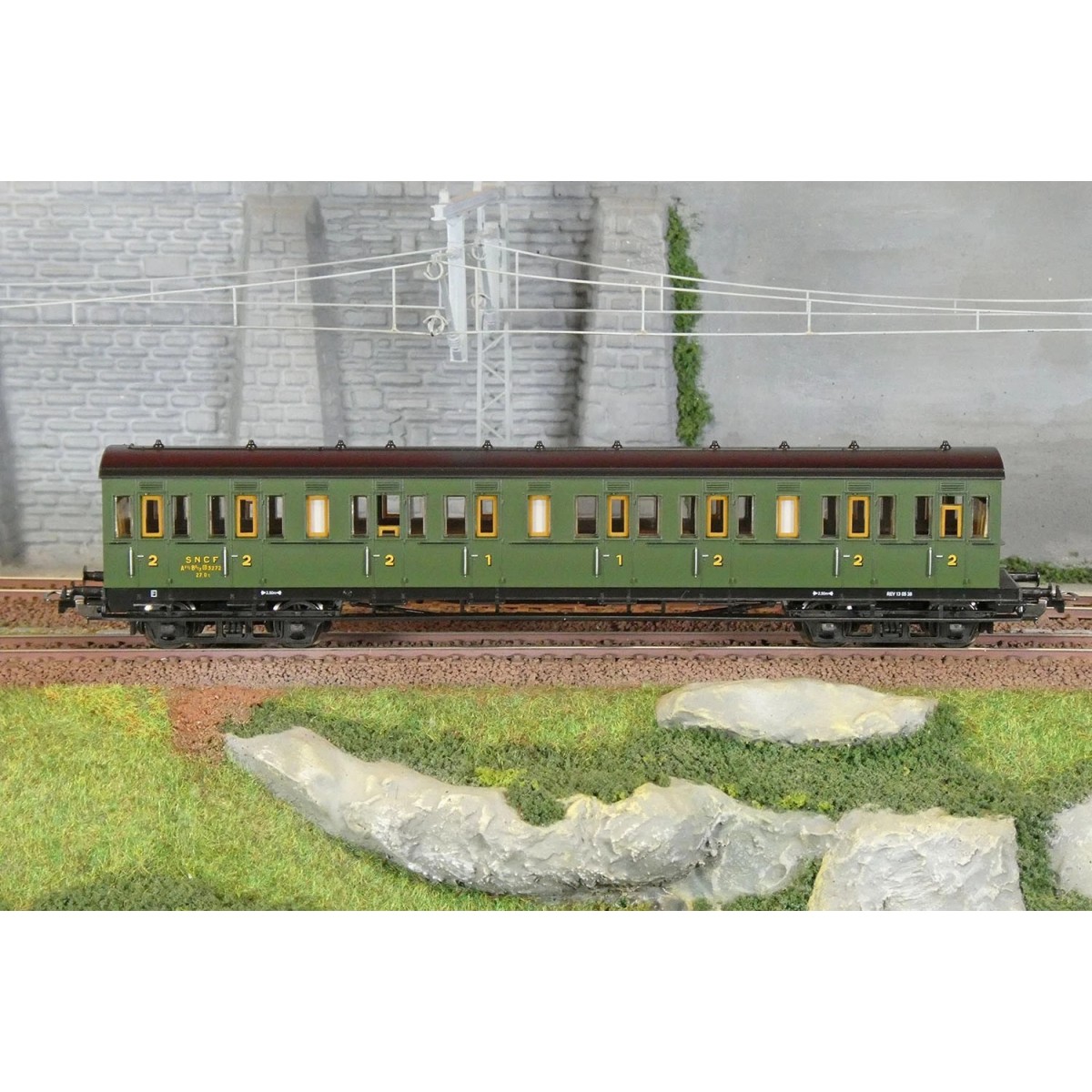 Piko 53338 1st/2nd class compartment passenger car with ladder - Pi...