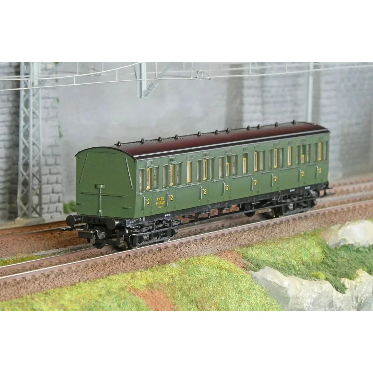Piko 53339 Second-class compartment passenger car with ladder - Pik...