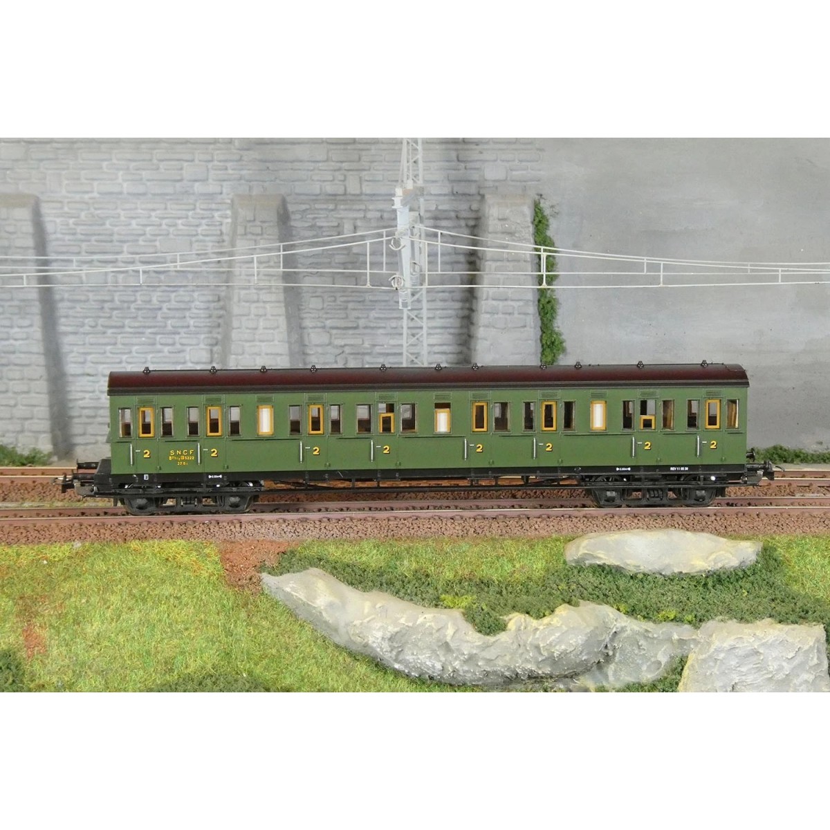 Piko 53339 Second-class compartment passenger car with ladder - Pik...