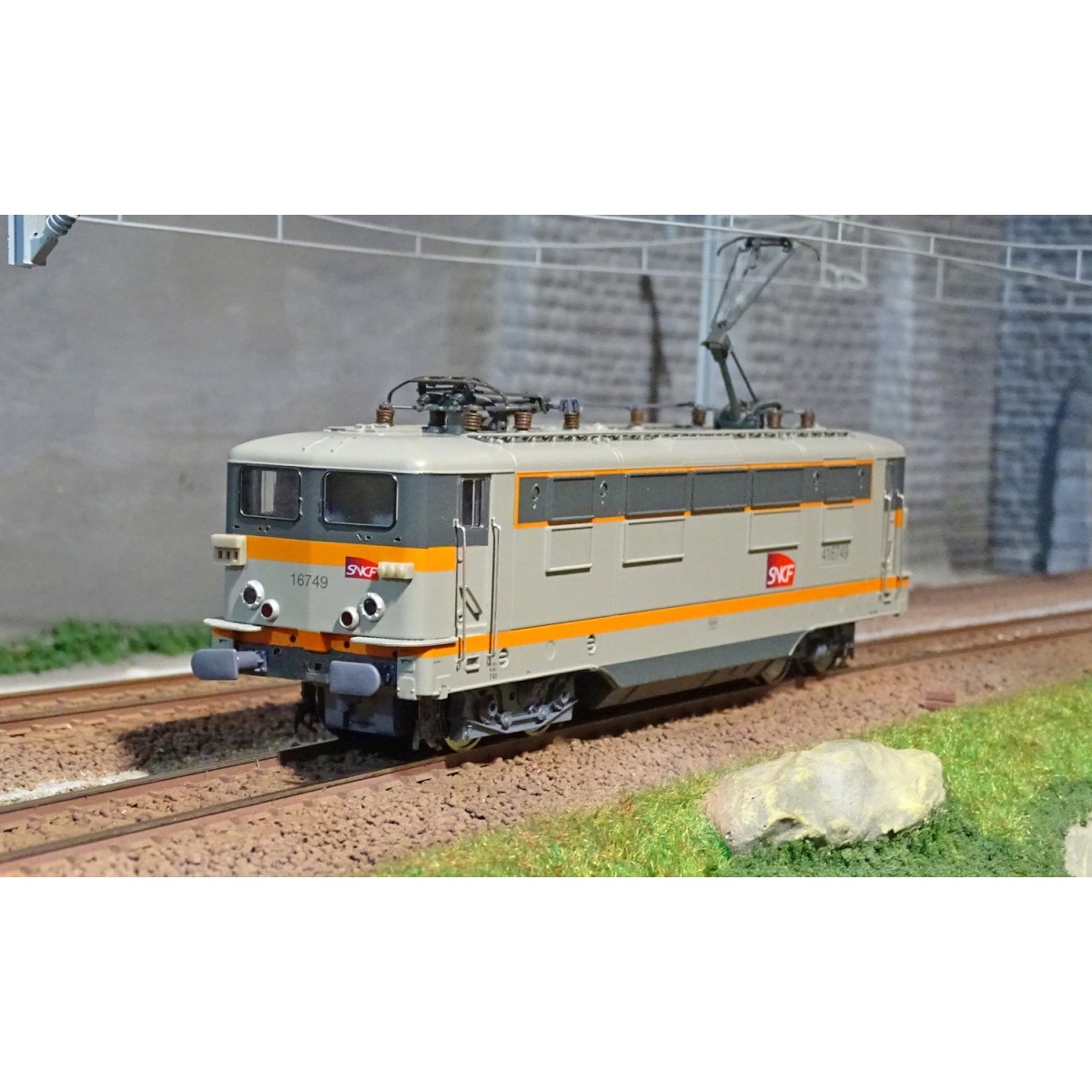 ViTrains 2723 SNCF BB 16500 electric locomotive, Concrete livery, C...